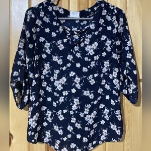 Sienna Sky Navy Blue Floral blouse size small pre-owned